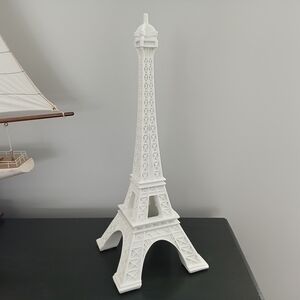 Three Hands Corp. White Resin Eiffel Tower